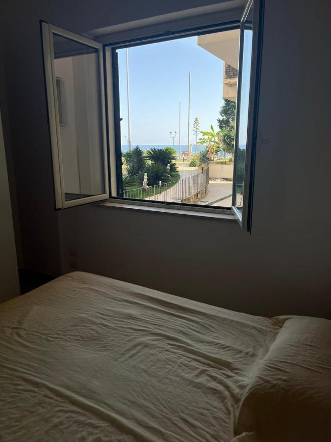 Bilocale Vista Mare Sul Lungomare Lejlighed Siderno Eksteriør billede